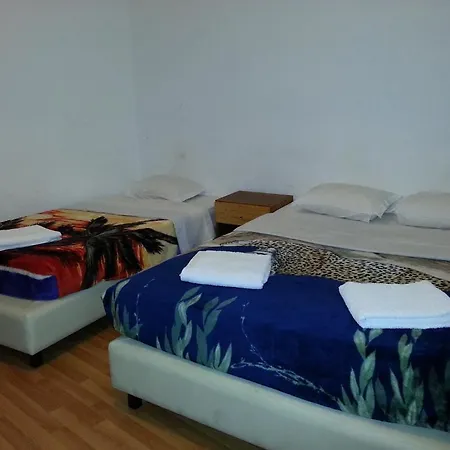 Centre Anjos בית הארחה 4*